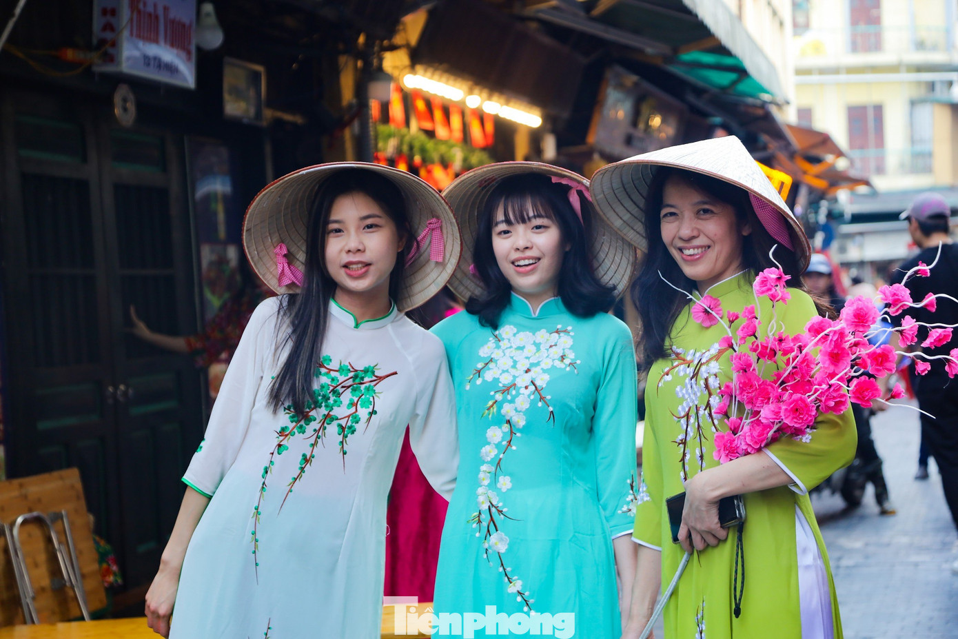 Địa điểm này không tốn chi phí vào cửa, ngay trung tâm nên rất thuận tiện di chuyển đến nhiều địa điểm khác để chụp.