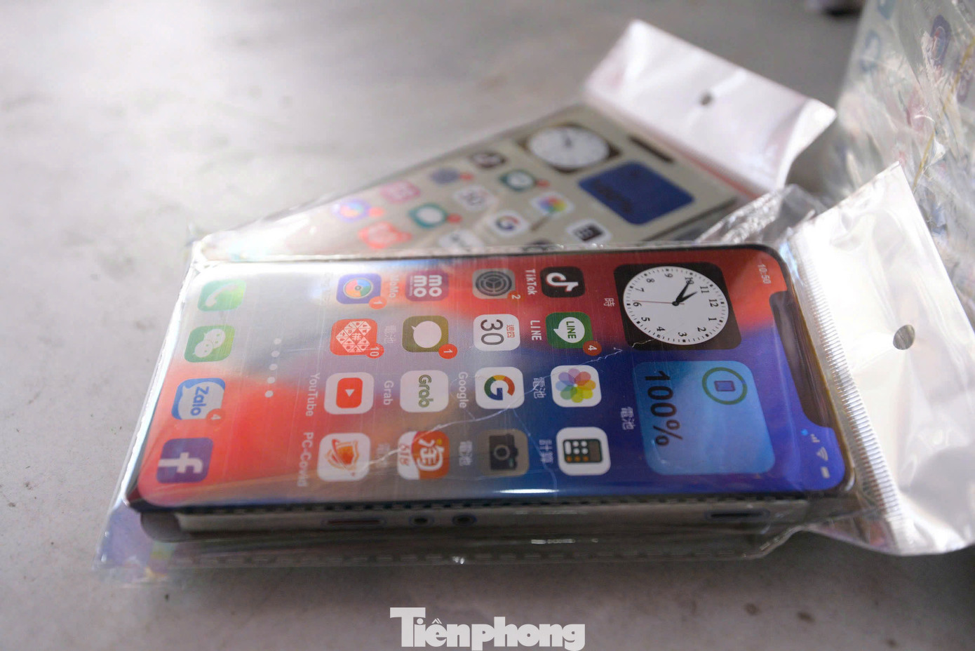 Những căn biệt thự, sản phẩm công nghệ luôn đắt hàng, giá từ vài chục nghìn tới vài triệu đồng tùy kích cỡ và số lượng. Những căn biệt thự, sản phẩm công nghệ luôn đắt hàng, giá từ vài chục nghìn tới vài triệu đồng tùy kích cỡ và số lượng.