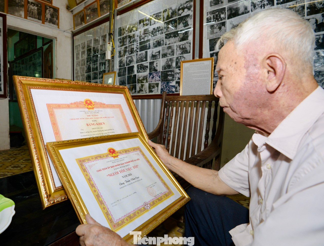 Hình ảnh của Bác đã luôn theo ông Trần Văn Cao suốt cuộc đời để trong hoàn cảnh nào ông cũng cố gắng học tập theo Bác và nung nấu ước mơ sưu tầm ảnh Bác, ghi dấu cuộc đời hoạt động cách mạng của Người cho thế hệ mai sau. Ông Trần Văn Cao chia sẻ ông được gặp Bác từ khi 20 tuổi ở Thái Nguyên, những hình ảnh về Bác luôn được ghi sâu trong lòng ở bất kể nơi đâu, làm gì, ông cũng cố gắng học tập theo Bác, phải luôn làm người tốt, dù bất kể hoàn cảnh hay công việc nào...".