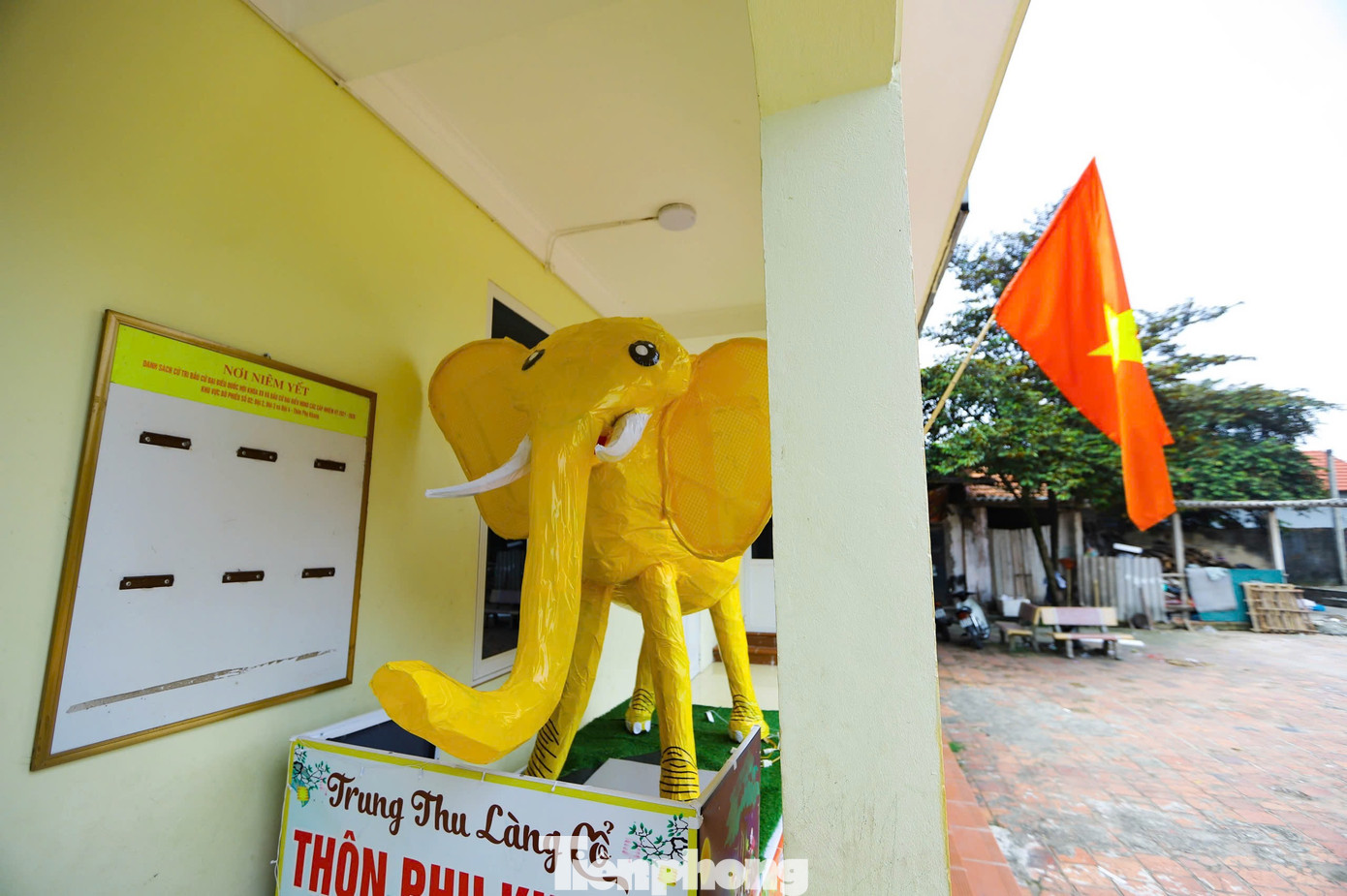 Chính quyền và người dân hy vọng, cuộc thi đèn Trung thu sẽ tạo nên không khí vui tươi, mang đến cho các em thiếu nhi một ngày Tết Trung thu ý nghĩa. Chính quyền và người dân hy vọng, cuộc thi đèn Trung thu sẽ tạo nên không khí vui tươi, mang đến cho các em thiếu nhi một ngày Tết Trung thu ý nghĩa.