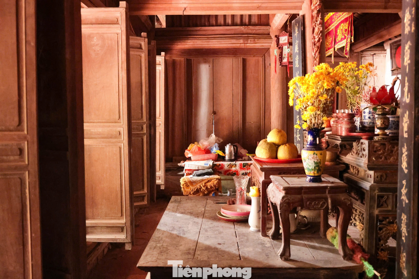 Dấu ấn thời gian không làm thay đổi nét đẹp cổ kính của những ngôi nhà.