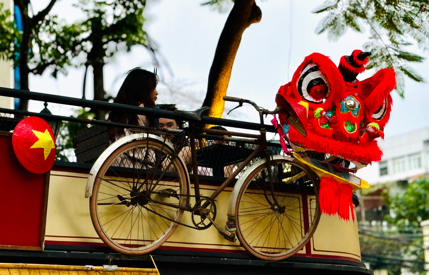 Đây là dự án do UBND phường Trúc Bạch (quận Ba Đình, Hà Nội) chỉ đạo triển khai, mở cửa đón khách tham quan miễn phí, nhằm tái hiện không khí Hà Nội xưa và giới thiệu văn hóa, ẩm thực Việt Nam. Hà Nội từng có mạng lưới tàu điện mặt đất với 5 tuyến, chạy từ những năm 1901 - 1991.