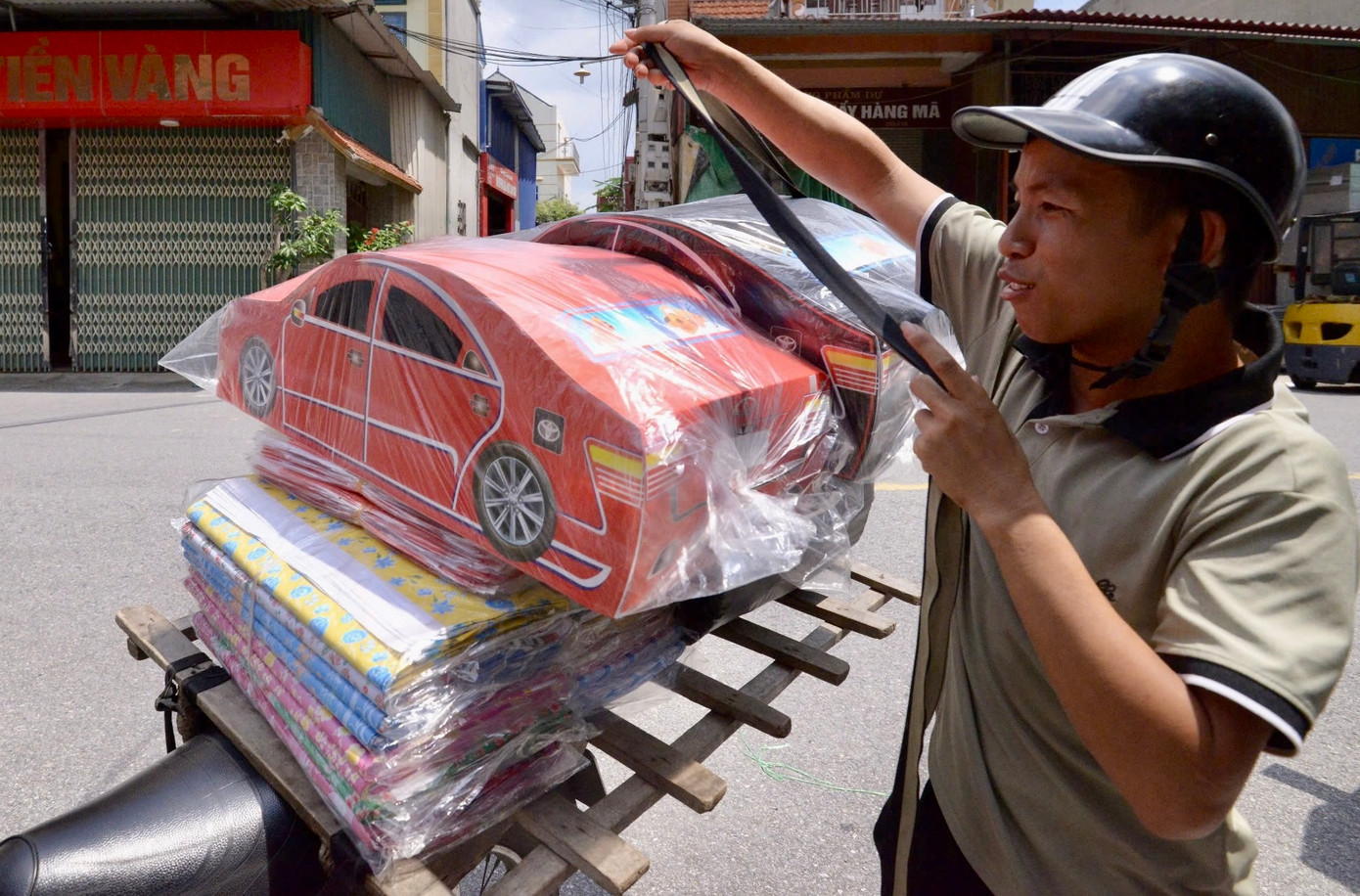 Năm nay các mẫu ô tô đời mới, xe điện được sản xuất hàng loạt. Năm nay các mẫu ô tô đời mới, xe điện được sản xuất hàng loạt.