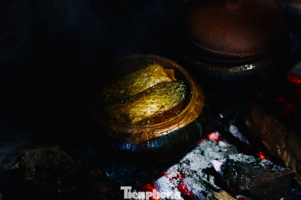 Làng Vũ Đại xưa từ lâu đã nổi tiếng với món ăn dân dã truyền thống là cá kho. Gần Tết Nguyên đán Giáp Thìn, nhà nhà trong làng lại tất bật kho cá thâu đêm, để phục vụ thực khách trong nước và xuất khẩu.