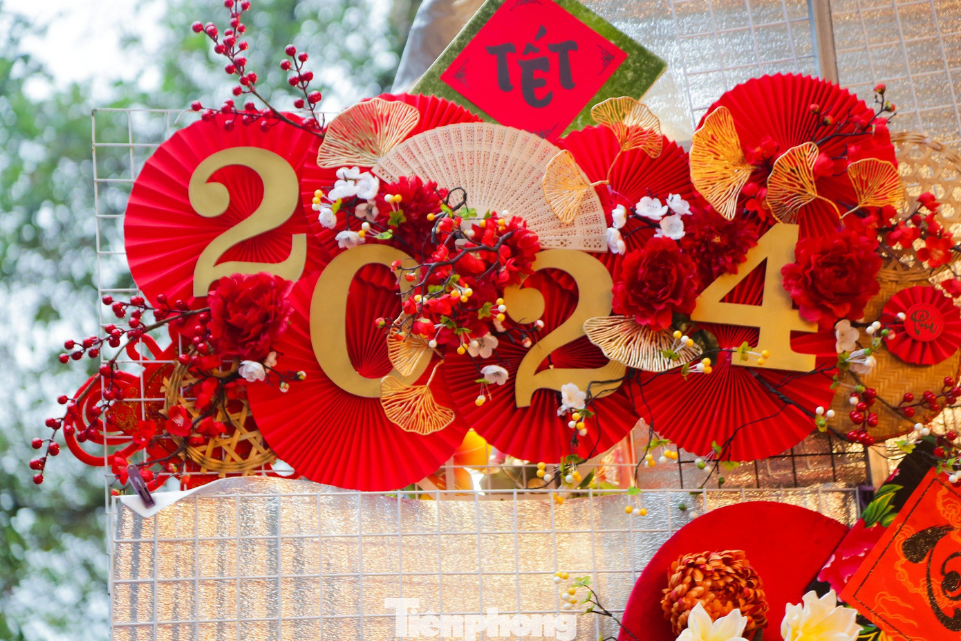 Nhiều khách nước ngoài hào hứng khi được trải nghiệm không khí Tết đặc sắc này.