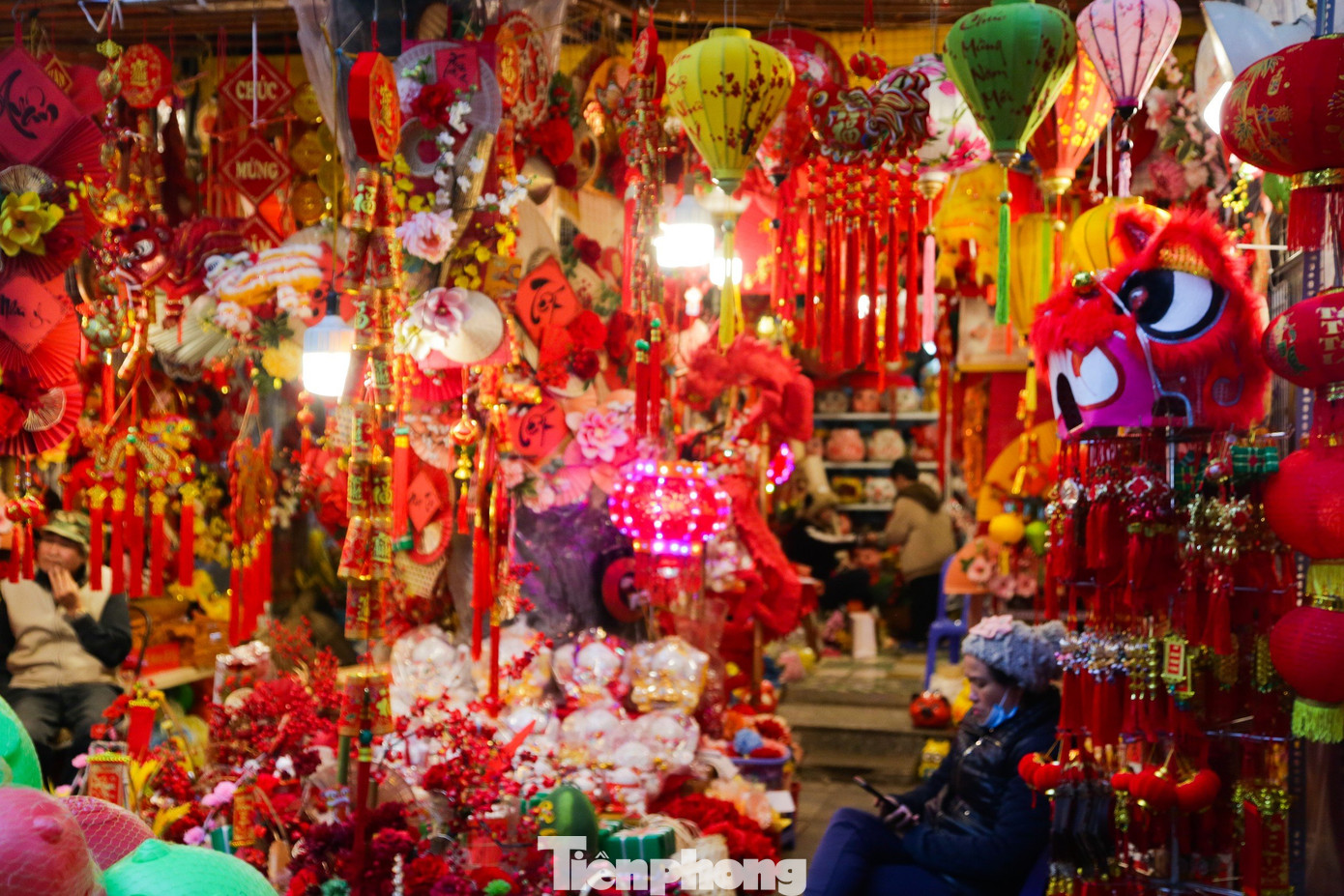 Nhiều khách nước ngoài hào hứng khi được trải nghiệm không khí Tết đặc sắc này.