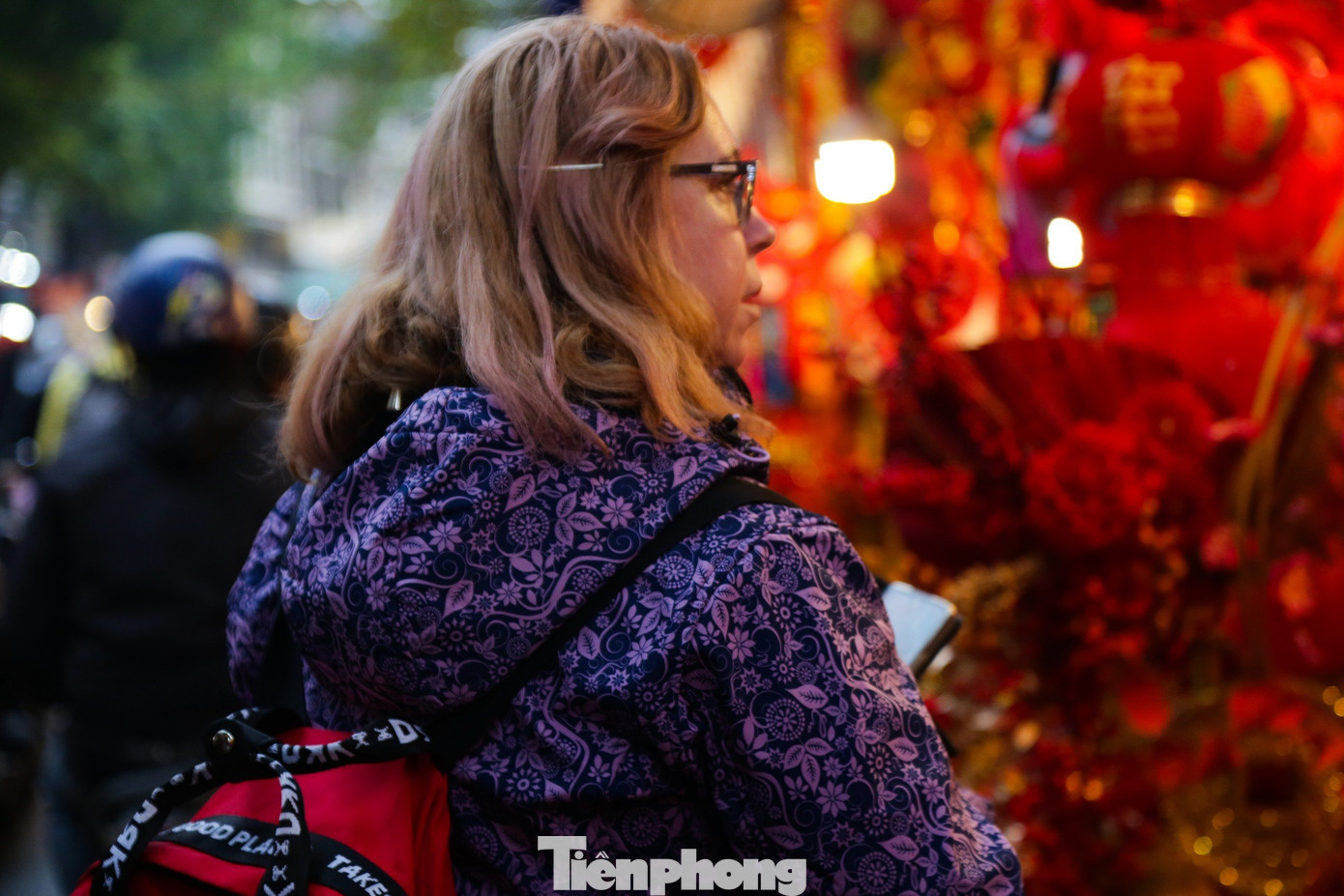 Nhiều khách nước ngoài hào hứng khi được trải nghiệm không khí Tết đặc sắc này.