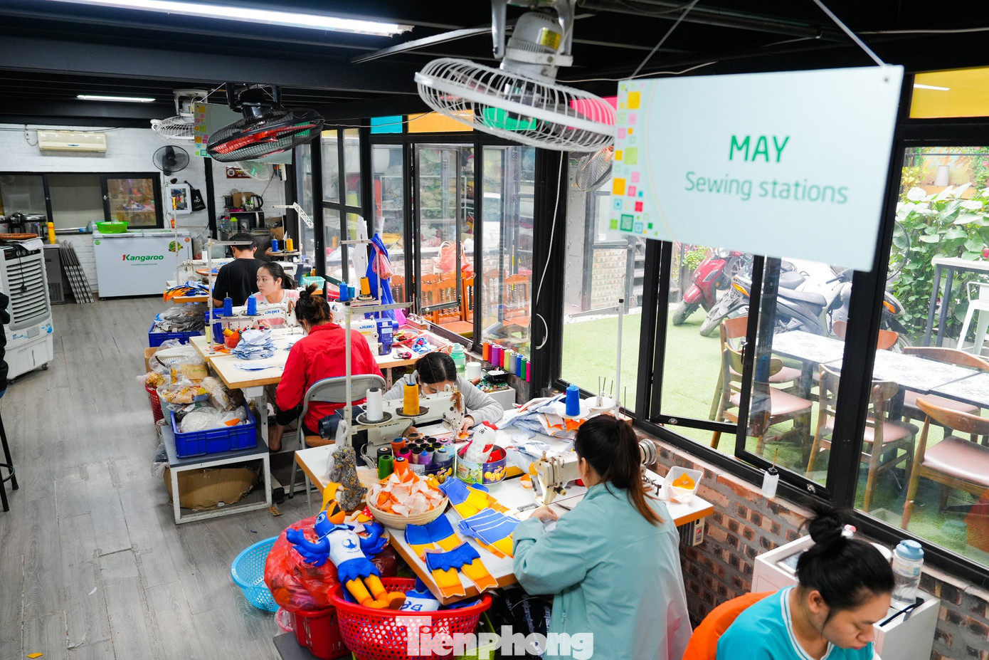 Là xưởng may đặc biệt, tạo việc làm cho nhiều người khuyết tật, KymViet hoạt động và vận hành một cách bài bản có chiến lược định hướng kinh doanh rõ ràng. Các sản phẩm đều đạt yêu cầu mẫu mã, màu sắc và chất lượng, luôn được khách hàng hoan nghênh và ủng hộ.