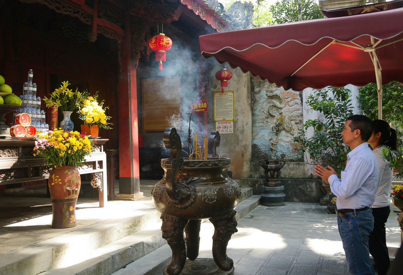 Đền được xây dựng vào năm 1010 dưới triều Vua Lý Thái Tổ.