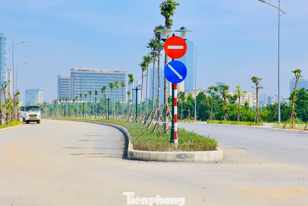 Hiện tại trên toàn tuyến có 3 nhà thầu chính, máy móc thiết bị và nhân sự được các nhà thầu tập trung cao độ. Hiện tại đơn vị cũng chỉ còn đoạn cuối tuyến giáp với Hà Đông, khối lượng còn lại không đáng kể, đảm bảo tiến độ đề ra. Hiện tại trên toàn tuyến có 3 nhà thầu chính, máy móc thiết bị và nhân sự được các nhà thầu tập trung cao độ. Hiện tại đơn vị cũng chỉ còn đoạn cuối tuyến giáp với Hà Đông, khối lượng còn lại không đáng kể, đảm bảo tiến độ đề ra.