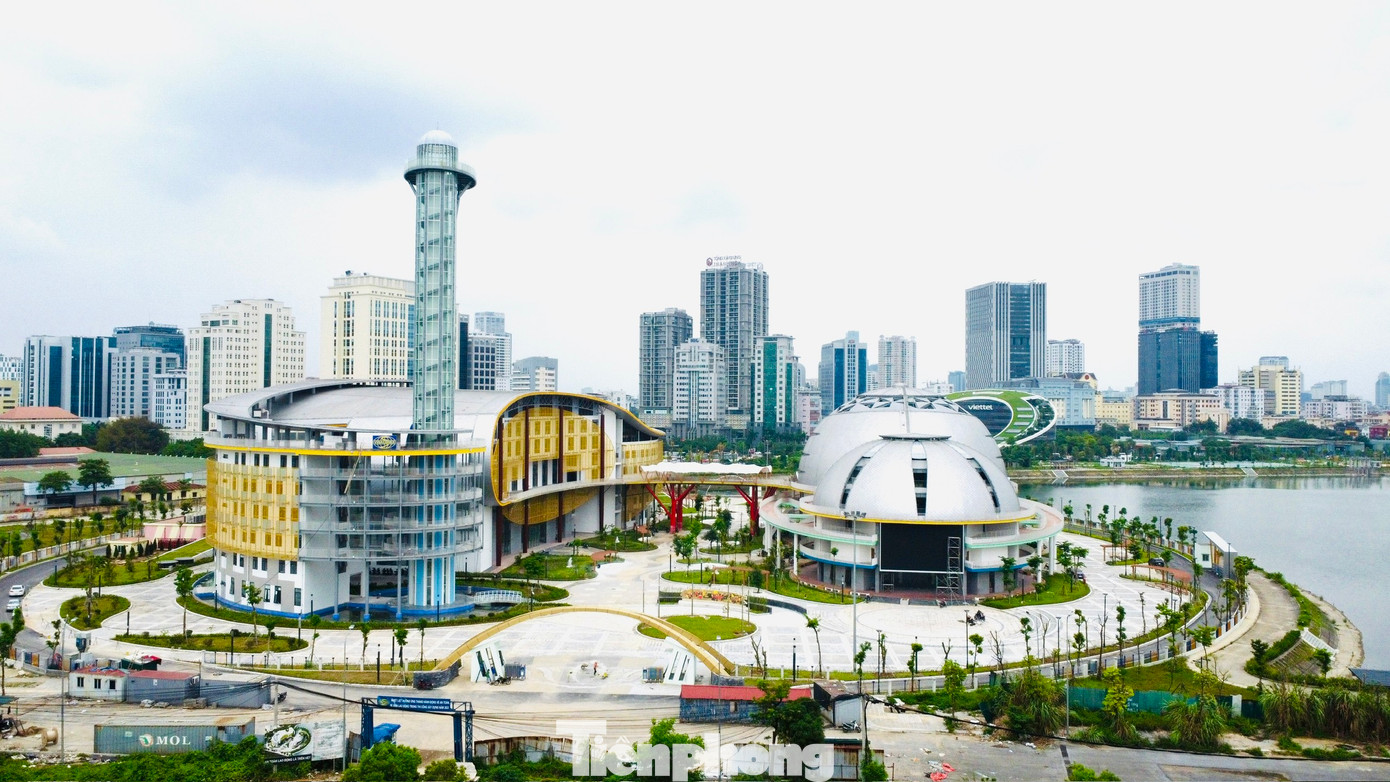 Các nhà Khối nhà A và Khối nhà B hiện đang trong giai đoạn hoàn thiện cuối cùng để lắp đặt trang thiết bị, máy móc.