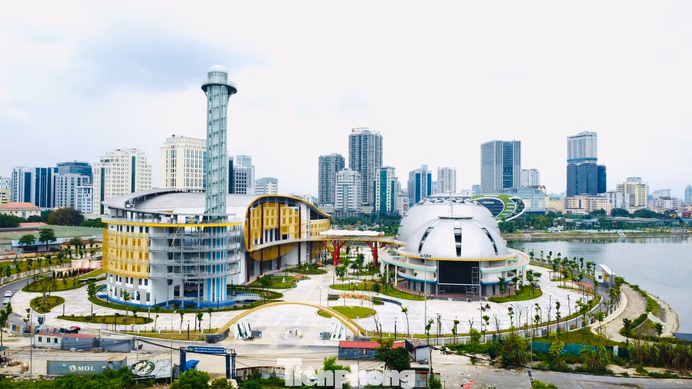Các nhà Khối nhà A và Khối nhà B hiện đang trong giai đoạn hoàn thiện cuối cùng để lắp đặt trang thiết bị, máy móc.