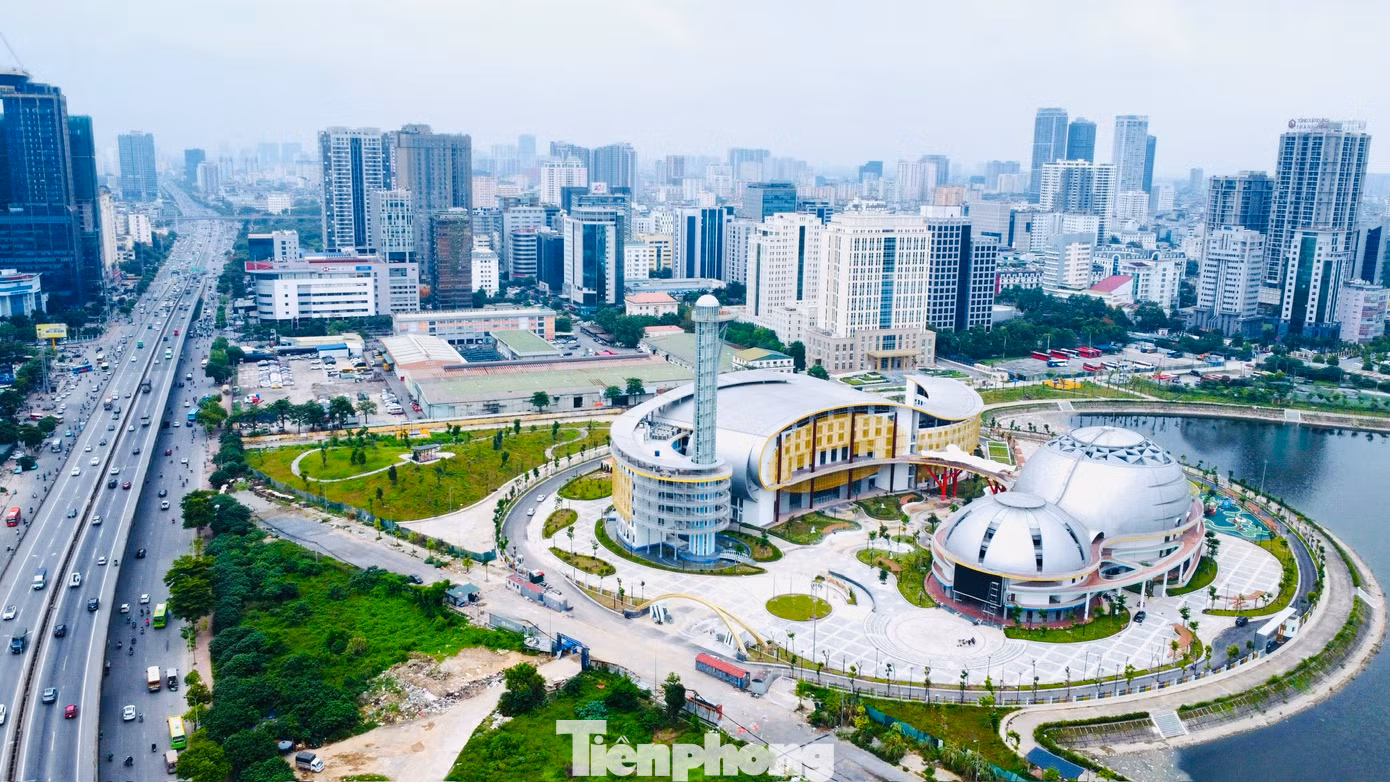 Dự án được thực hiện trên khu đất gần 40.000 m2, diện tích xây dựng hơn 10.000m2 với tổng vốn đầu tư 1.376 tỷ đồng, do Ban quản lý dự án đầu tư xây dựng công trình văn hóa xã hội thành phố Hà Nội làm chủ đầu tư.