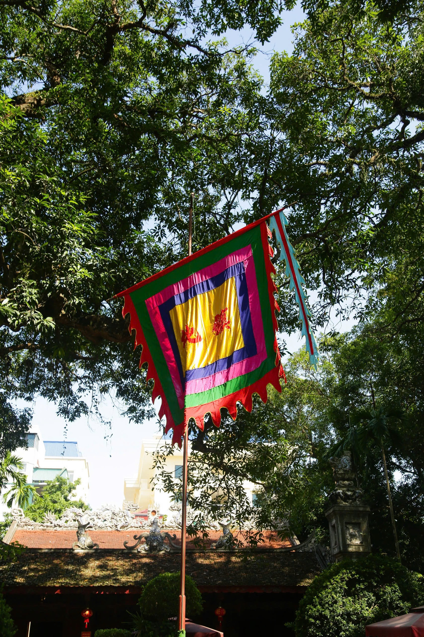 Đền Quán Thánh không chỉ là công trình độc đáo về mặt kiến trúc mà còn là nơi sinh hoạt tín ngưỡng văn hóa của người Hà Nội.