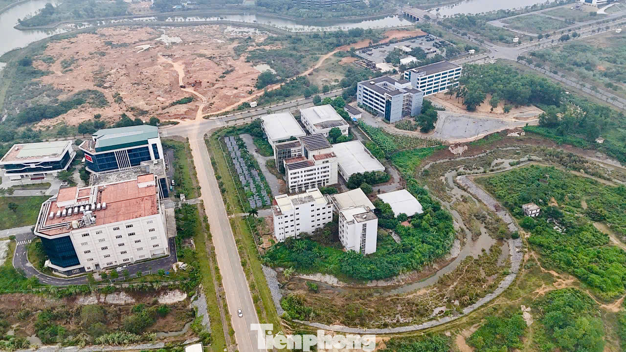 Mới đây, văn phòng UBND Thành phố Hà Nội đã có văn bản số 506 thông báo kết luận của Chủ tịch UBND Thành phố Trần Sỹ Thanh tại cuộc họp về tình hình triển khai một số dự án đầu tư kéo dài, chậm triển khai, chậm đưa vào sử dụng trên địa bàn Thành phố. Trong đó có dự án Trung tâm nghiên cứu chuyển giao công nghệ và giám định công nghệ tại Khu công nghệ cao Hòa Lạc. Mới đây, văn phòng UBND Thành phố Hà Nội đã có văn bản số 506 thông báo kết luận của Chủ tịch UBND Thành phố Trần Sỹ Thanh tại cuộc họp về tình hình triển khai một số dự án đầu tư kéo dài, chậm triển khai, chậm đưa vào sử dụng trên địa bàn Thành phố. Trong đó có dự án Trung tâm nghiên cứu chuyển giao công nghệ và giám định công nghệ tại Khu công nghệ cao Hòa Lạc.