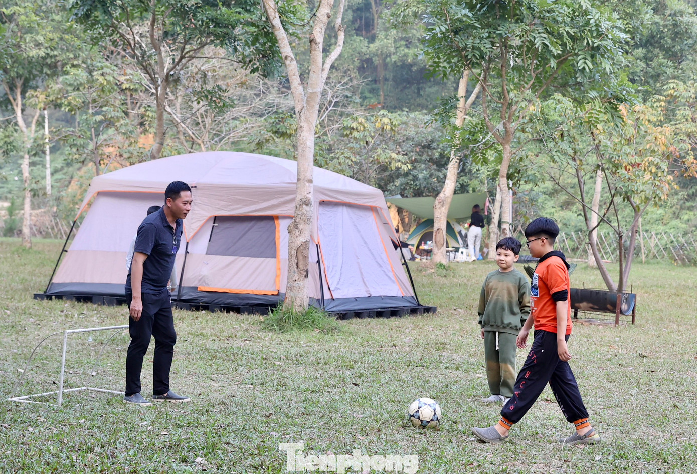 ...tham gia hoạt động thể thao hay những việc không có trong thành phố như làm vườn, chăm sóc vật nuôi.