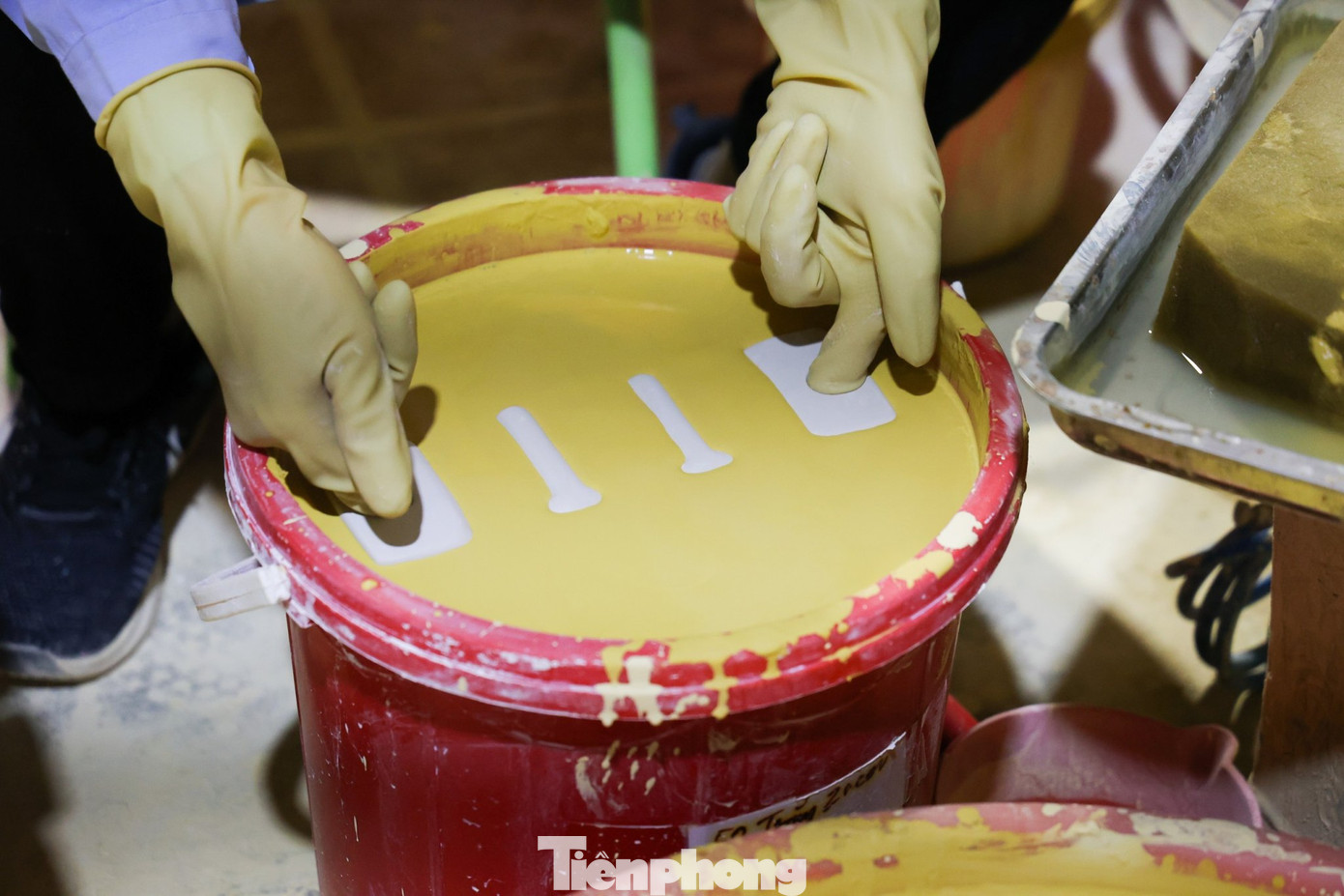 Năm Giáp Thìn với hình ảnh Rồng là biểu tượng của hoàng đế của sự giàu sang phú quý... Do đó các tác phẩm nghệ thuật Rồng vàng Phú quý được dự báo sẽ hút người tiêu dùng.