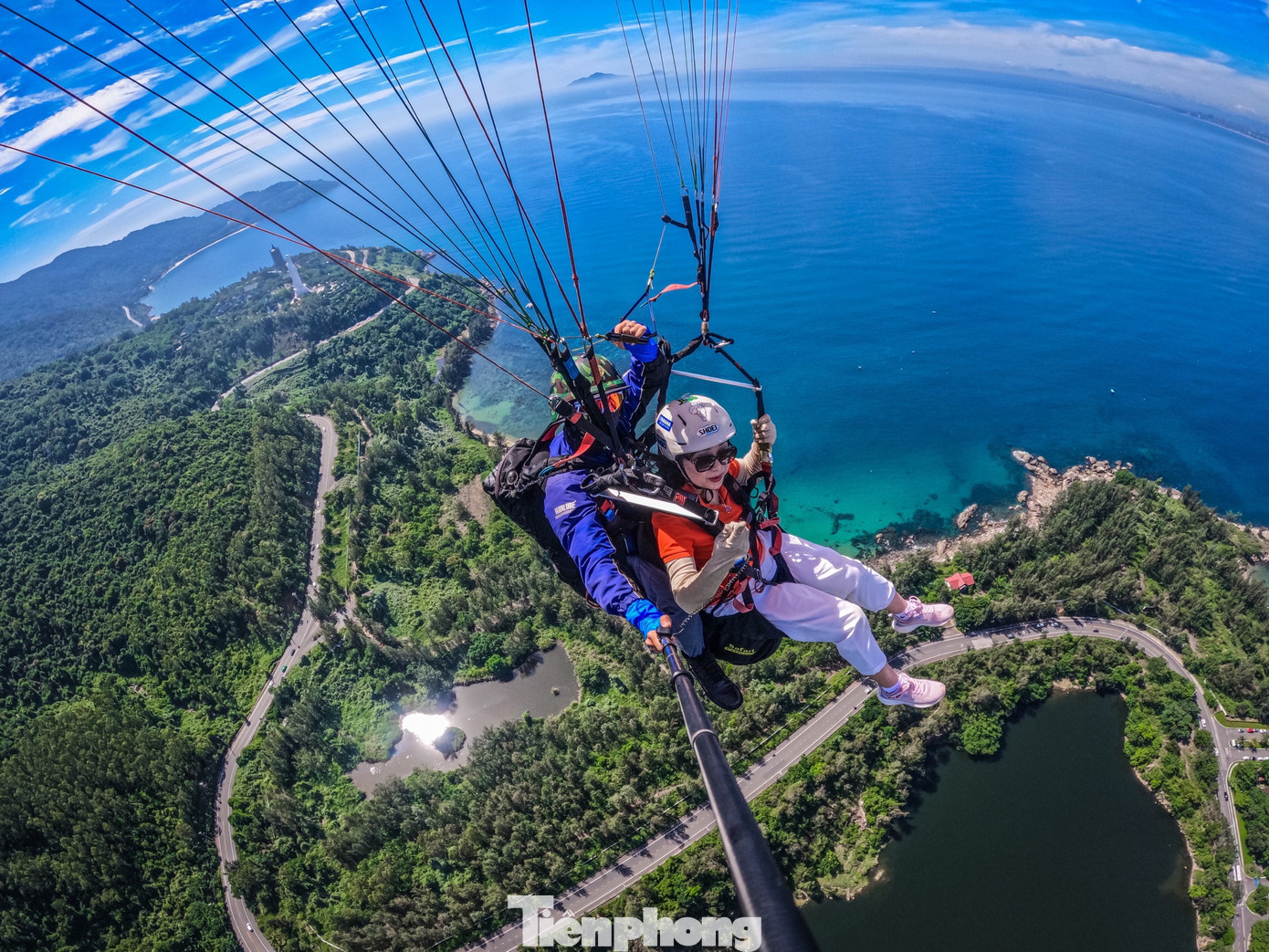 Chinh phục độ cao, ngắm nhìn cảnh sắc thiên nhiên tươi đẹp, hùng vĩ từ trên cao là một trải nghiệm khó quên với người chơi bộ môn này.