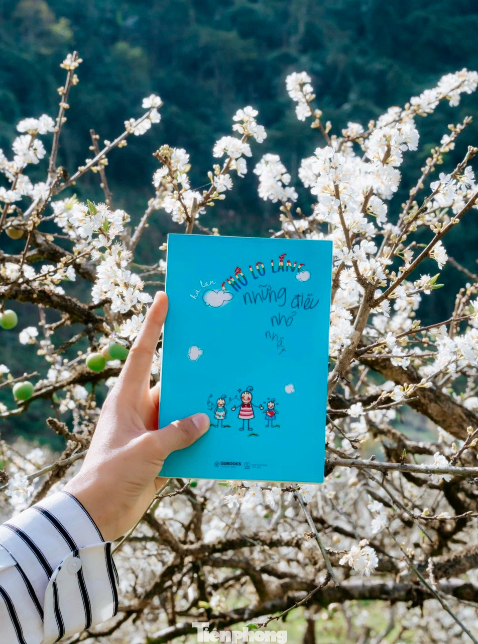 Rất nhiều đạo cụ đã được các bạn trẻ chuẩn bị công phu để săn được những khoảnh khắc đẹp nhất với mùa hoa mận năm nay. Rất nhiều đạo cụ đã được các bạn trẻ chuẩn bị công phu để săn được những khoảnh khắc đẹp nhất với mùa hoa mận năm nay.