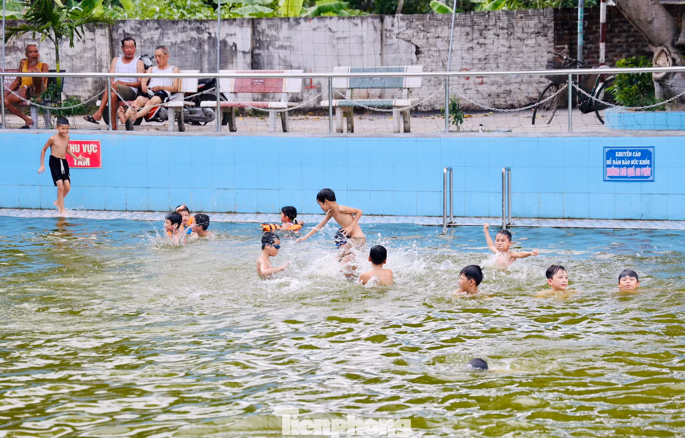 Cũng chính nhờ "ao làng hóa bể bơi khổng lồ" này mà nhiều trẻ em đã biết bơi, nâng cao kỹ năng phòng chống đuối nước, đồng thời mang lại cảnh quan xanh, sạch, đẹp cho làng quê.