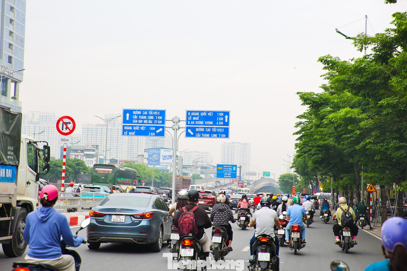 Theo phương án tổ chức giao thông do Sở Giao thông Vận tải Hà Nội công bố, cầu thép phía Hồ Tùng Mậu phục vụ ôtô và xe máy vượt qua nút giao Mai Dịch theo hướng Phạm Văn Đồng đi Phạm Hùng. Các phương tiện đi Phạm Văn Đồng sẽ theo hướng qua cầu thép hoặc đi thẳng qua nút giao theo chỉ dẫn của hệ thống đèn tín hiệu, vạch sơn và biển báo hiệu. Theo phương án tổ chức giao thông do Sở Giao thông Vận tải Hà Nội công bố, cầu thép phía Hồ Tùng Mậu phục vụ ôtô và xe máy vượt qua nút giao Mai Dịch theo hướng Phạm Văn Đồng đi Phạm Hùng. Các phương tiện đi Phạm Văn Đồng sẽ theo hướng qua cầu thép hoặc đi thẳng qua nút giao theo chỉ dẫn của hệ thống đèn tín hiệu, vạch sơn và biển báo hiệu.