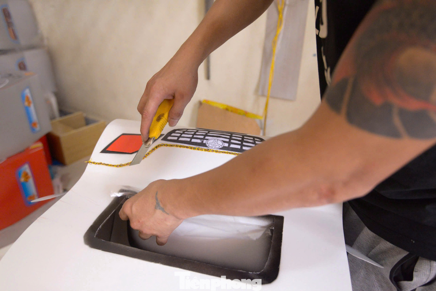 Các sản phẩm vàng mã của xã Song Hồ có tiếng khắp cả nước là bởi hàng năm luôn có mẫu mới và áp dụng công nghệ cho ra sản phẩm có độ hoàn thiện cao. Các sản phẩm vàng mã của xã Song Hồ có tiếng khắp cả nước là bởi hàng năm luôn có mẫu mới và áp dụng công nghệ cho ra sản phẩm có độ hoàn thiện cao.