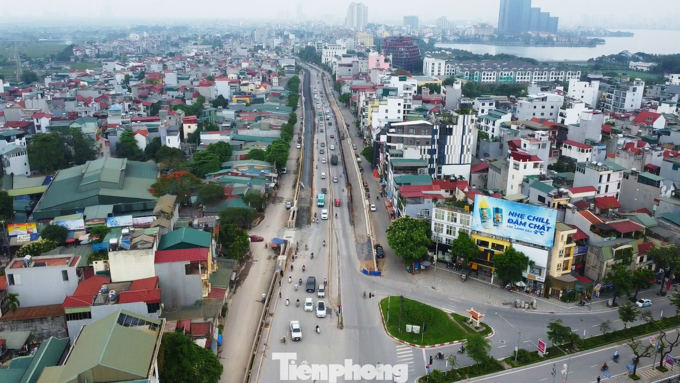 Dự án mở rộng đường Âu Cơ - Nghi Tàm đoạn từ nút giao khách sạn Thắng Lợi đến nút giao cầu Nhật Tân dài 3,7 km (thuộc dự án xây dựng cầu vượt nút giao đường An Dương - Thanh Niên giai đoạn 2). Dự án có tổng mức đầu tư 815 tỷ đồng, do Ban Quản lý dự án đầu tư xây dựng công trình giao thông Hà Nội làm chủ đầu tư.
