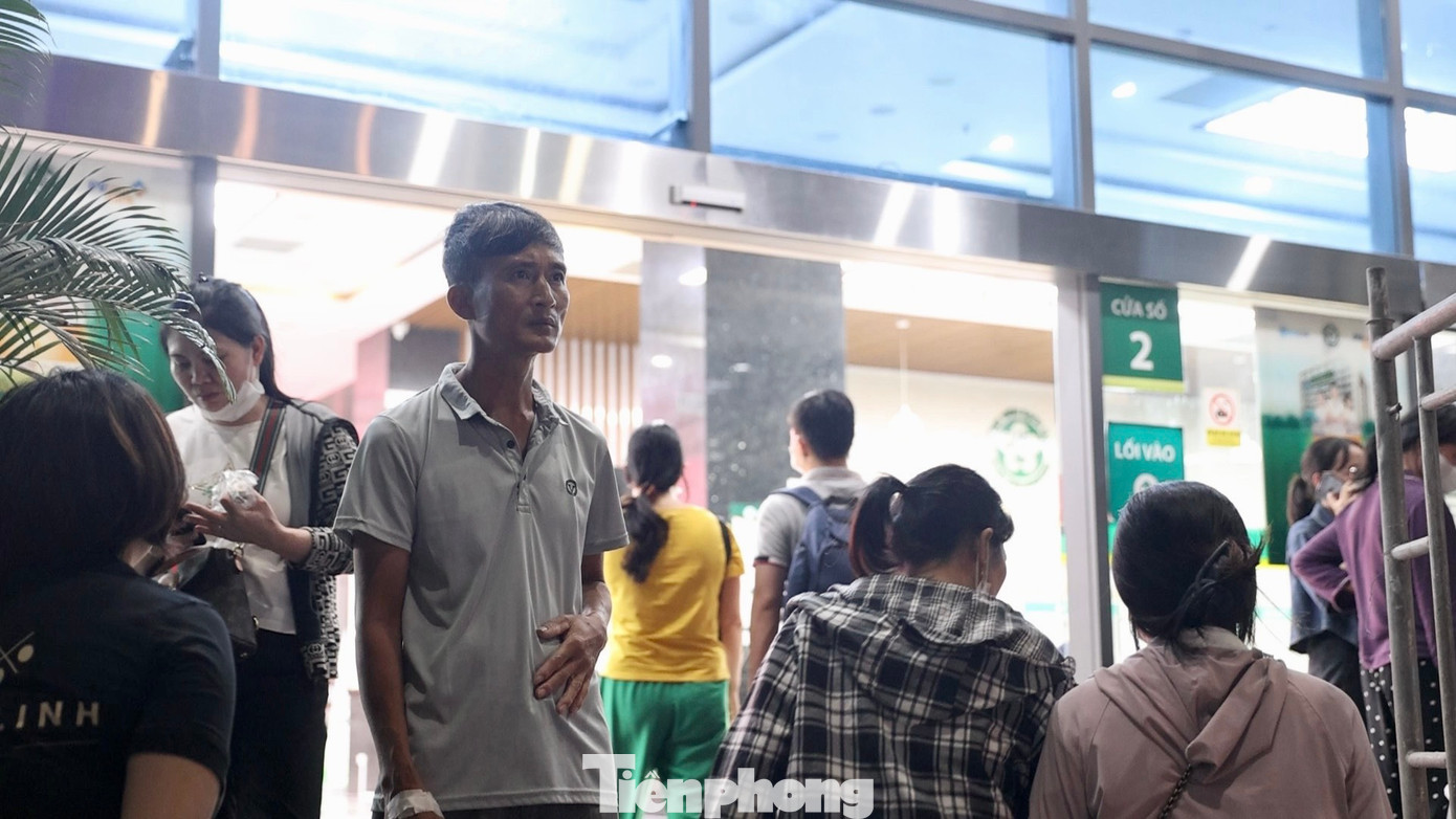 Đáp ứng nhu cầu khám, chữa bệnh của nhân dân, góp phần giảm tình trạng quá tải trong bệnh viện, từ ngày 1/8/2024, Bệnh viện Bạch Mai (Hà Nội) chính thức triển khai khám chữa bệnh ngoài giờ hành chính từ 17h đến 21h hàng ngày tại nhà K1 - Khoa khám bệnh theo yêu cầu.