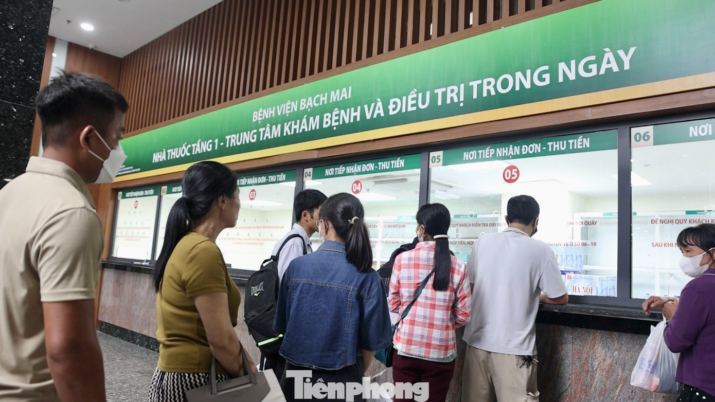 Đáp ứng nhu cầu khám, chữa bệnh của nhân dân, góp phần giảm tình trạng quá tải trong bệnh viện, từ ngày 1/8/2024, Bệnh viện Bạch Mai (Hà Nội) chính thức triển khai khám chữa bệnh ngoài giờ hành chính từ 17h đến 21h hàng ngày tại nhà K1 - Khoa khám bệnh theo yêu cầu.