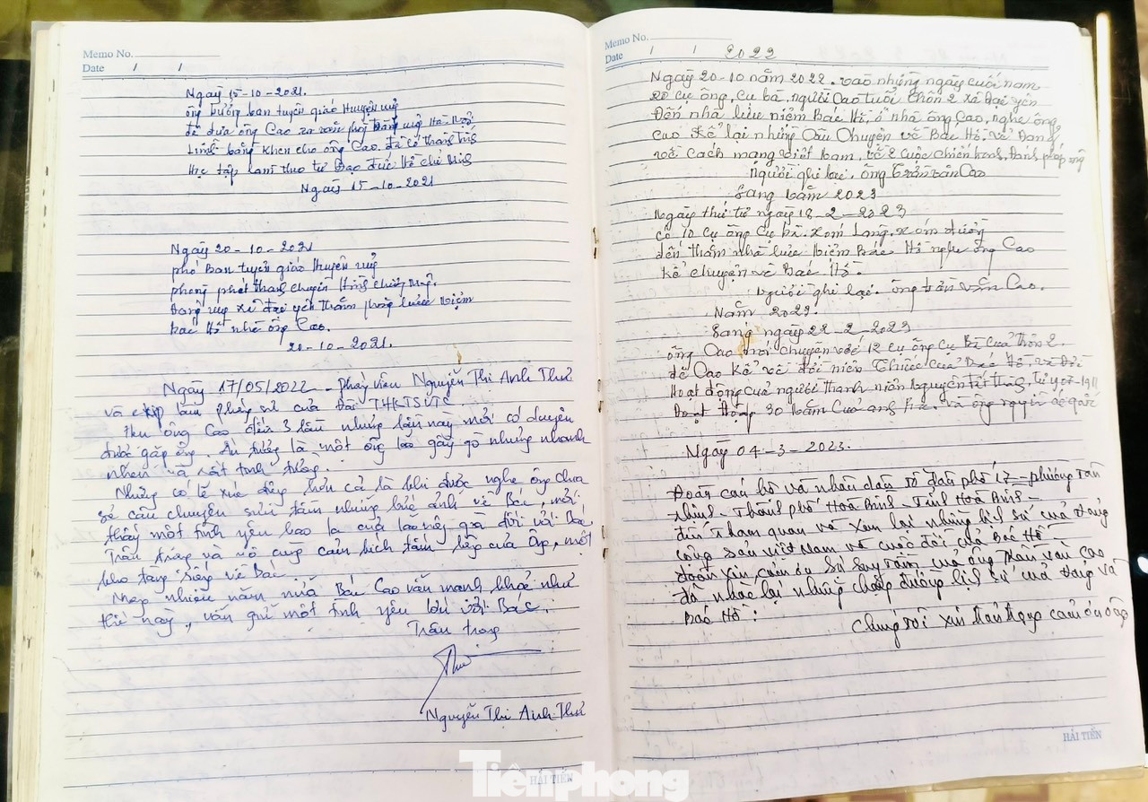 Mỗi khi có khách đến tham quan, ông Cao gác lại mọi công việc, nhập vai thuyết minh viên bảo tàng kể từng câu chuyện về Bác gắn liền với các bức ảnh. Những cuốn sổ cứ dày lên theo thời gian ghi lại cảm xúc của mọi người khi có dịp ghé thăm bảo tàng đặc biệt này lại tiếp thêm sức mạnh cho ông Cao.