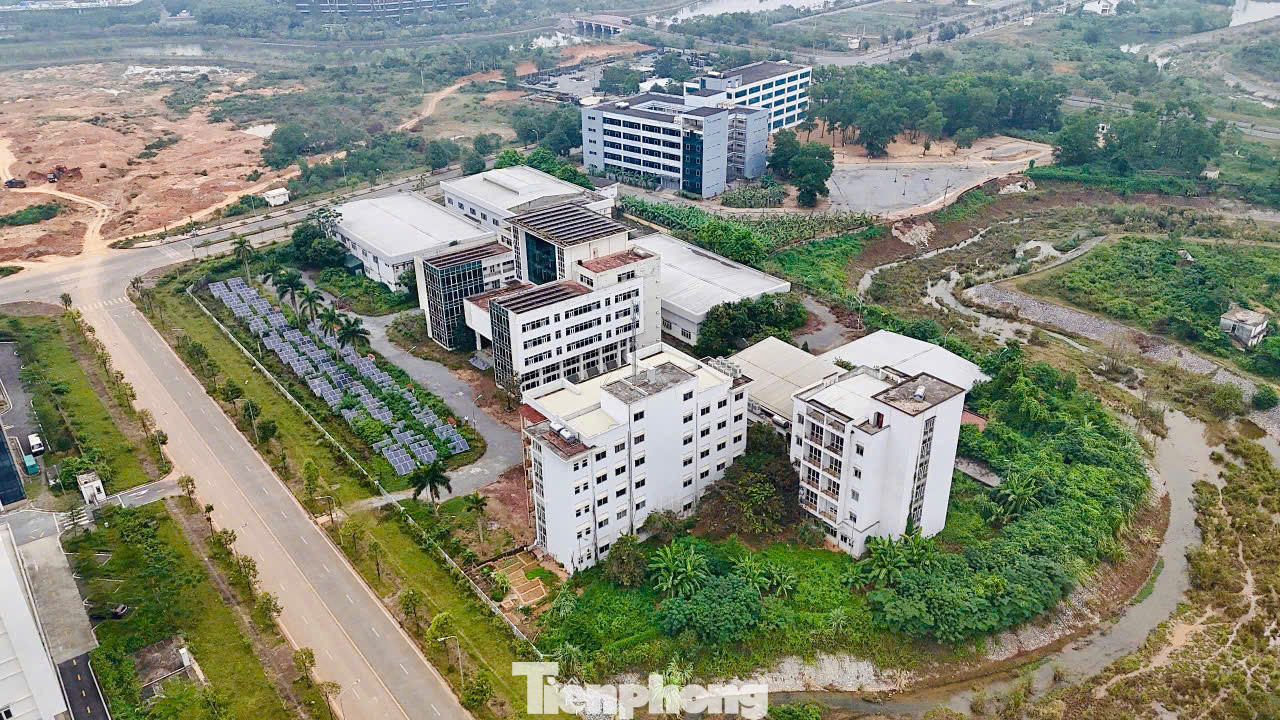 Dự án Trung tâm Nghiên cứu chuyển giao công nghệ và giám định công nghệ tại khu công nghệ cao Hòa Lạc được UBND TP Hà Nội phê duyệt năm 2011 với diện tích đất được giao gần 2,1 ha. Dự án Trung tâm Nghiên cứu chuyển giao công nghệ và giám định công nghệ tại khu công nghệ cao Hòa Lạc được UBND TP Hà Nội phê duyệt năm 2011 với diện tích đất được giao gần 2,1 ha.