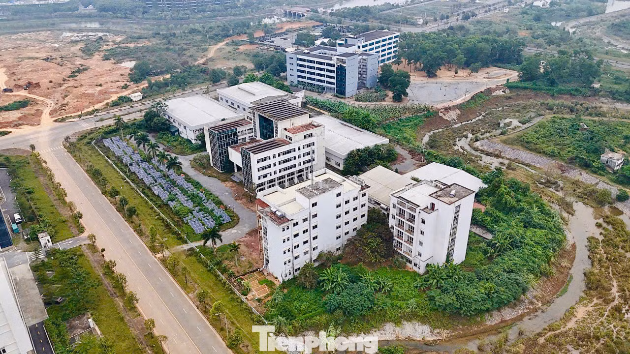 Dự án Trung tâm Nghiên cứu chuyển giao công nghệ và giám định công nghệ tại khu công nghệ cao Hòa Lạc được UBND TP Hà Nội phê duyệt năm 2011 với diện tích đất được giao gần 2,1 ha.