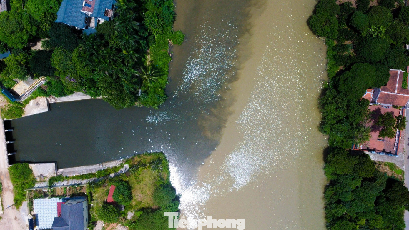 Bên cạnh đó, Bộ TN&amp;MT sẽ ban hành kế hoạch phối hợp với các Bộ, ngành, địa phương, phối hợp chặt chẽ với Cục Cảnh sát phòng, chống tội phạm môi trường để khoanh vùng và có phương án giám sát đặc biệt đối với những nguồn phát thải cao, có nguy cơ gây ô nhiễm trên toàn hệ thống Bắc Hưng Hải. Trong đó, tính toán đến phương án dùng ảnh viễn thám kết hợp số liệu quan trắc tự động để phục vụ giám sát. Bộ trưởng Đặng Quốc Khánh cũng đề nghị các địa phương cần sớm triển khai các kế hoạch thực hiện quy hoạch của địa phương trong công tác bảo vệ môi trường, xây dựng các nhà máy xử lý nước thải, rác thải, thực hiện quy hoạch làng nghề.