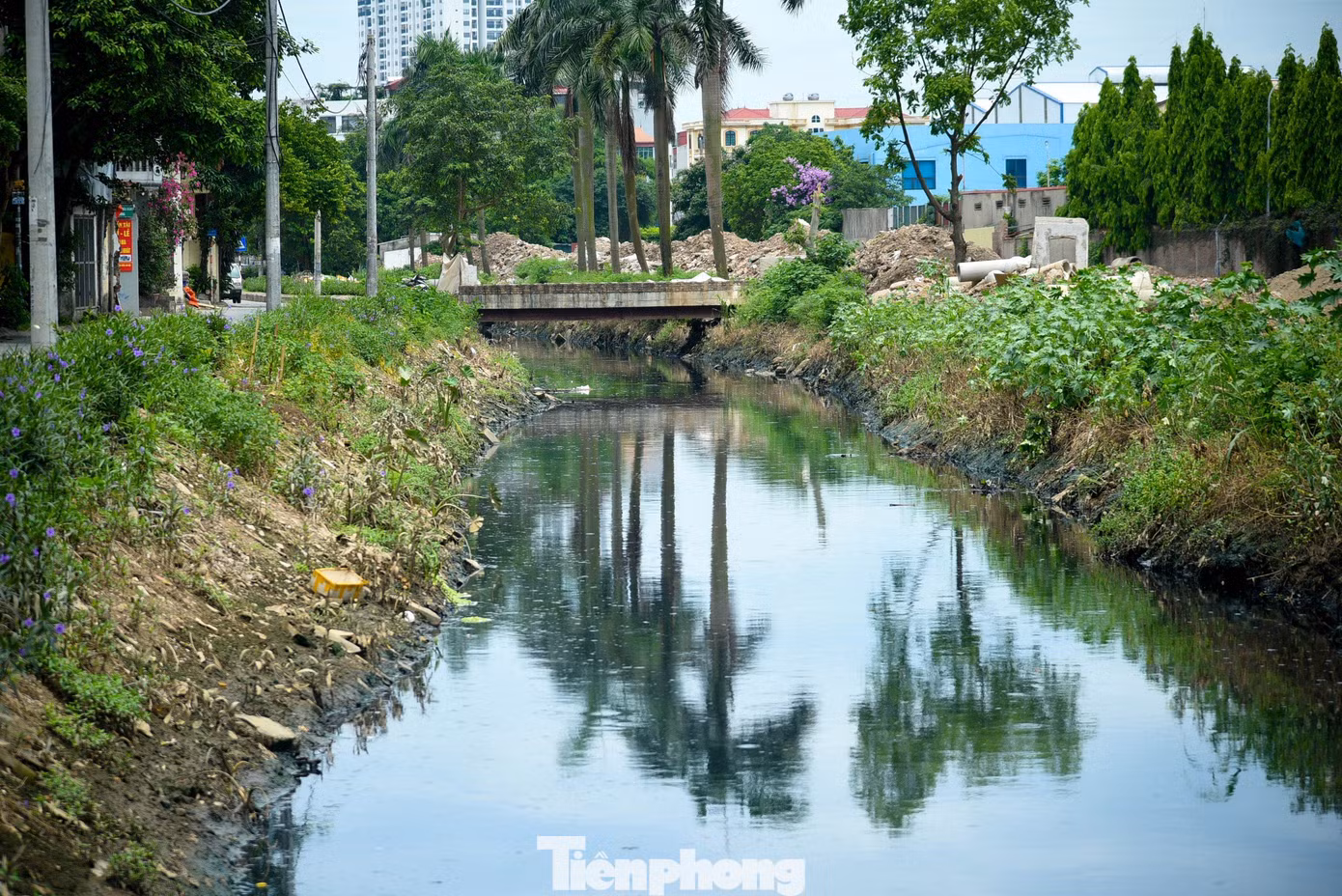 Đầu nguồn là nhánh của hệ thống thủy lợi này là sông Cầu Bây dài hơn 12 km từ phường Việt Hưng, Long Biên đổ ra hệ thống sông Bắc Hưng Hải tại cửa xả Xuân Thụy ở xã Kiêu Kỵ, Gia Lâm, TP Hà Nội.