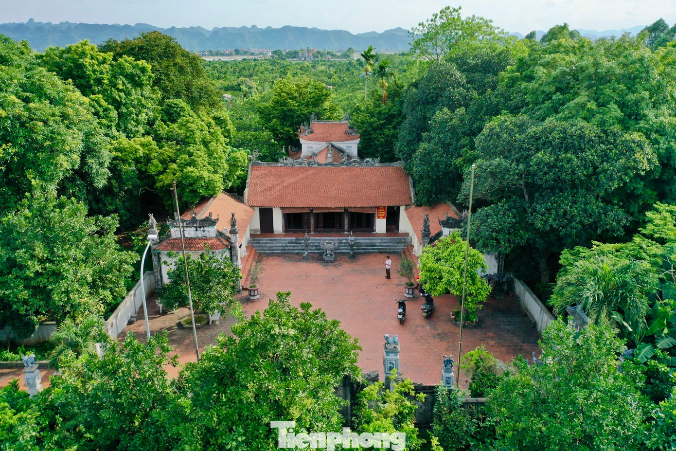 Trinh Tiết là tên gọi được vua ban đặt cho tên làng, giờ được dùng để đặt tên đường sẽ giúp truyền thống của làng đi sâu vào tiềm thức của mỗi người con quê hương, giáo dục mỗi người gìn giữ sự thủy chung, văn hóa tốt đẹp của quê hương", các bậc cao niên trong làng chia sẻ.