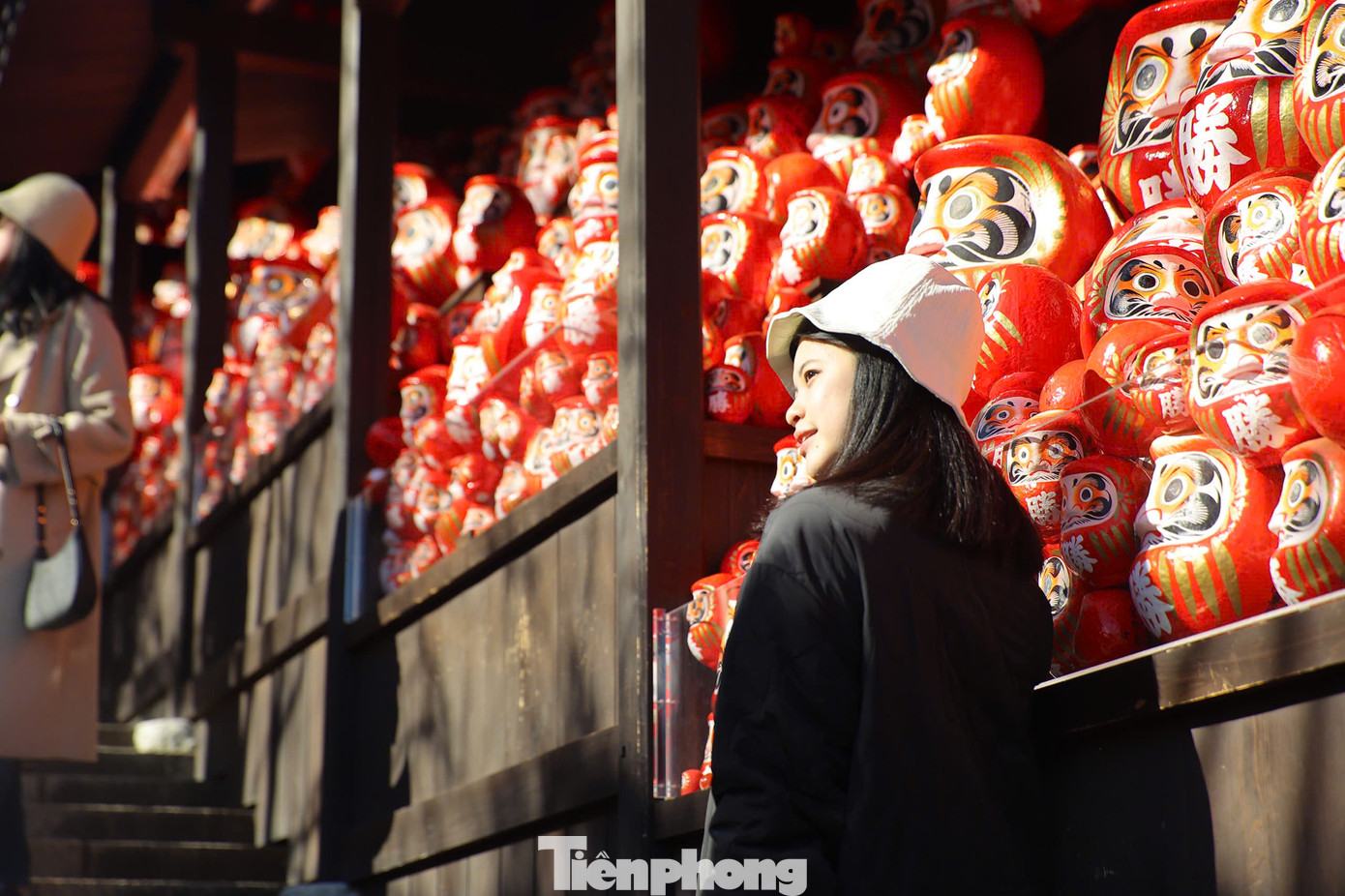 Chùa Katsuo không chỉ là nơi cầu nguyện linh thiêng mà còn là điểm du lịch độc đáo, hút du khách nước ngoài tới tham quan, check-in cùng hàng nghìn con búp bê Daruma đỏ rực quanh chùa. Chùa Katsuo không chỉ là nơi cầu nguyện linh thiêng mà còn là điểm du lịch độc đáo, hút du khách nước ngoài tới tham quan, check-in cùng hàng nghìn con búp bê Daruma đỏ rực quanh chùa.