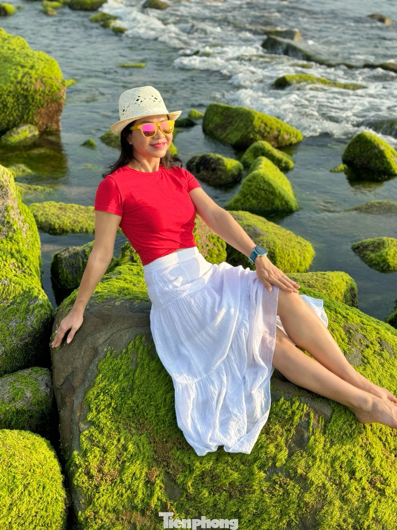 Chị Kim Bích đến từ Hà Nội cho biết: "Đây là lần thứ 3 tôi tham gia giải chạy Tiền Phong Marathon, sau khi kết thúc giải chạy tôi dành thêm thời gian để khám phá thiên nhiên, cảnh sắc của Phú Yên. Bãi rêu Xóm Rớ thực sự rất đẹp, không bõ công lặn lội đi từ 5h sáng".