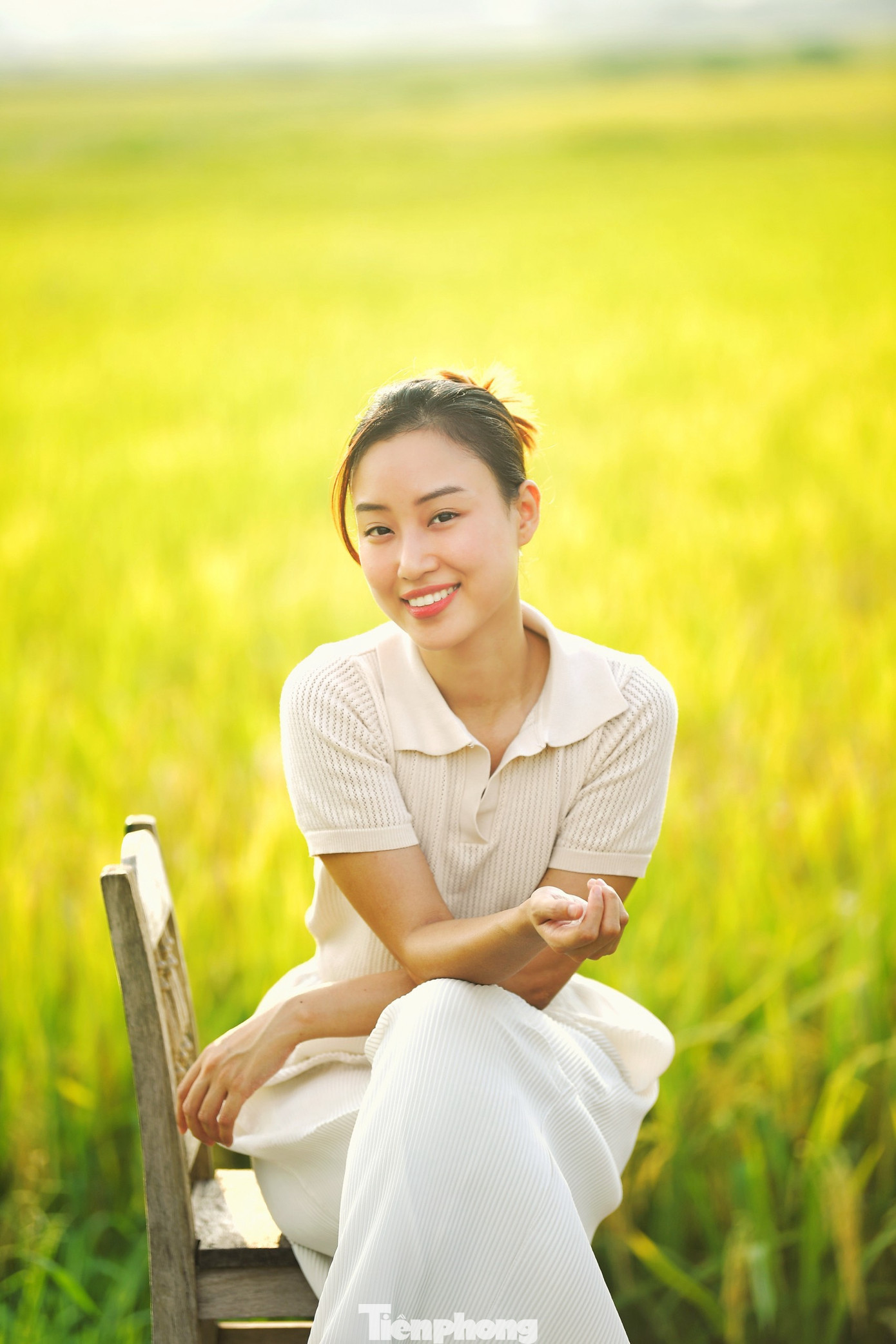 Bạn Vân Anh ở quận Đống Đa chia sẻ: "Thi thoảng làm một chuyến phượt ra ngoại ô để trở về với tuổi thơ, với những cánh đồng lúa chín vàng trải dài bất tận, với những điều bình dị cũng khá tuyệt vời".