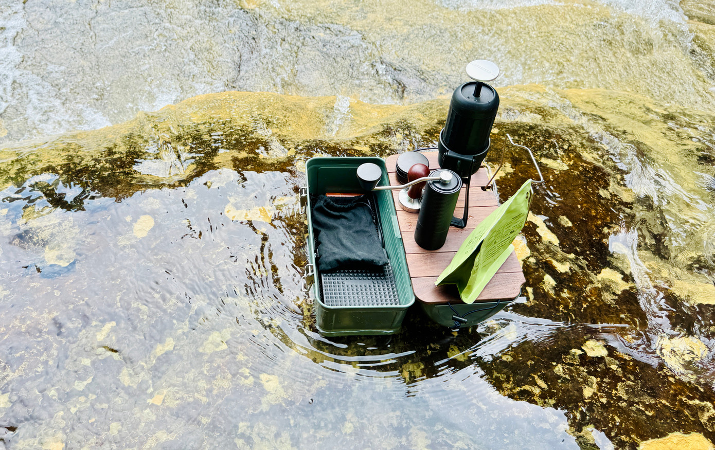 Những trải nghiệm như đi mò ốc suối, câu cá cũng là 1 lựa chọn rất thú vị.