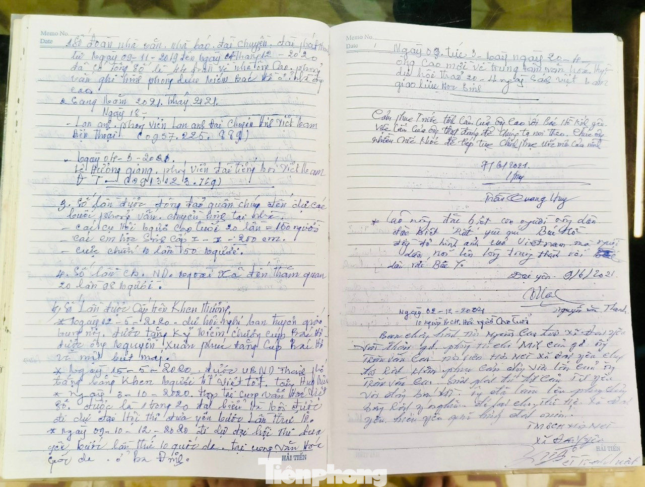 Mỗi khi có khách đến tham quan, ông Cao gác lại mọi công việc, nhập vai thuyết minh viên bảo tàng kể từng câu chuyện về Bác gắn liền với các bức ảnh. Những cuốn sổ cứ dày lên theo thời gian ghi lại cảm xúc của mọi người khi có dịp ghé thăm bảo tàng đặc biệt này lại tiếp thêm sức mạnh cho ông Cao.