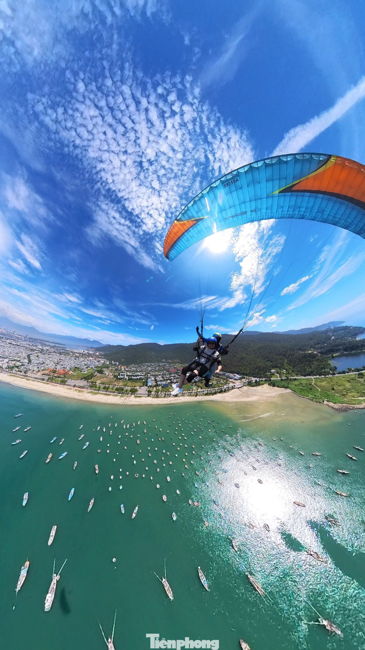 Những bạn trẻ lần đầu tiên tham gia thử thách này, được chinh phục bay lượn trên bầu trời bao la, ngắm nhìn xung quanh... là cảm giác rất khác so với việc ngắm nhìn qua ô cửa nhỏ của máy bay.