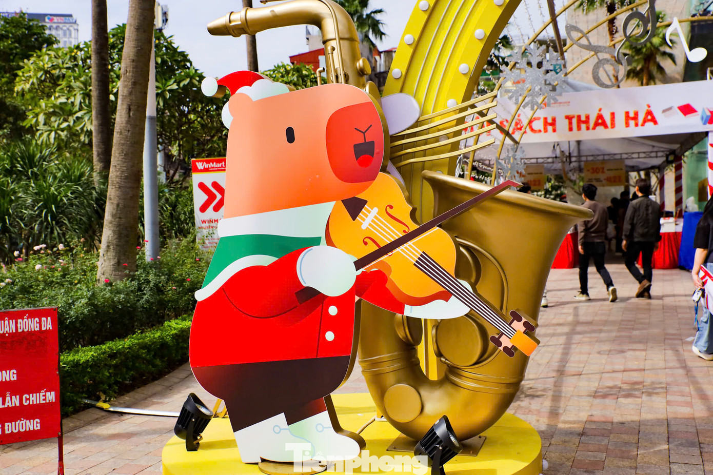 Người dân, du khách có thể đến chụp ảnh, check-in trong dịp Noel năm nay.