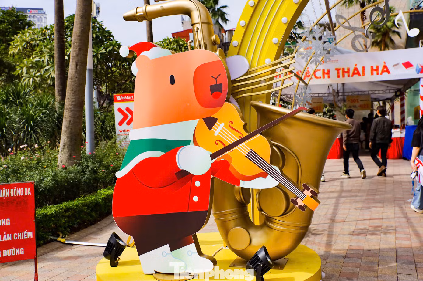 Người dân, du khách có thể đến chụp ảnh, check-in trong dịp Noel năm nay.