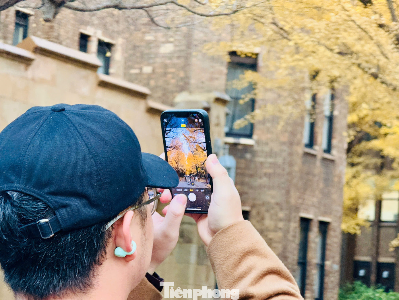 Khuôn viên trường sở hữu cảnh quan tươi đẹp, thiên nhiên thơ mộng. Chỉ cần giơ máy lên chụp thôi là đã có cho mình hàng trăm bức ảnh đẹp.