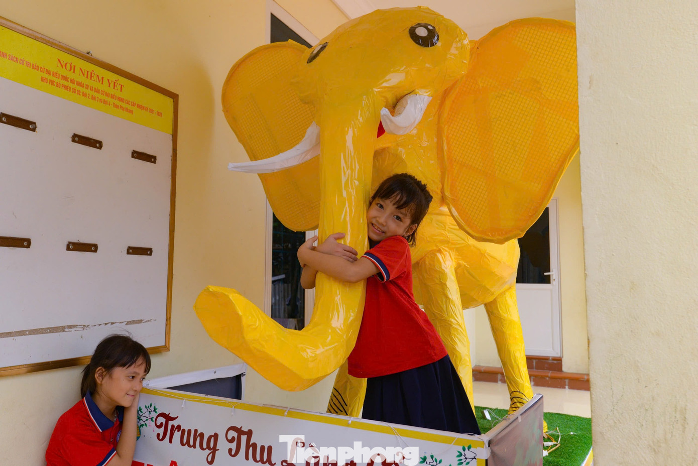 Chính quyền và người dân hy vọng, cuộc thi đèn Trung thu sẽ tạo nên không khí vui tươi, mang đến cho các em thiếu nhi một ngày Tết Trung thu ý nghĩa. Chính quyền và người dân hy vọng, cuộc thi đèn Trung thu sẽ tạo nên không khí vui tươi, mang đến cho các em thiếu nhi một ngày Tết Trung thu ý nghĩa.