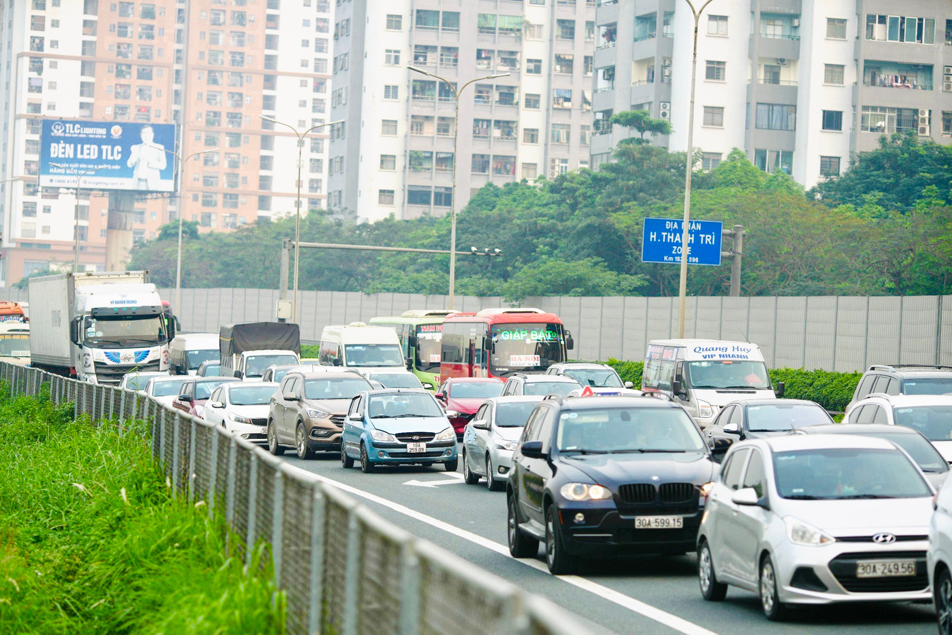 Để giảm tải, lực lượng chức năng đã tiến hành phân làn từ sớm. Phương tiện từ các tỉnh phía Nam về thành phố Hà Nội, nhằm giảm tải lưu lượng trên đường cao tốc Pháp Vân - Cầu Giẽ và nút giao Pháp Vân, có thể theo các hướng sau: Tại nút giao Liêm Tuyền trên đường cao tốc Pháp Vân - Cầu Giẽ, đi đường tỉnh lộ 494 - Quốc lộ 21B - Quốc lộ 6 (ngã ba Ba La, Hà Đông). Tại nút giao Vực Vòng trên đường cao tốc Pháp Vân - Cầu Giẽ đi theo 2 hướng: Rẽ trái đi Quốc lộ 38 - Quốc lộ 21B - Quốc lộ 6 (ngã ba Ba La, Hà Đông); rẽ phải đi Quốc lộ 38 qua cầu Yên Lệnh - Quốc lộ 39A - Đường tỉnh 379 - nút giao với Đường Vành đai 3 (cầu Thanh Trì).