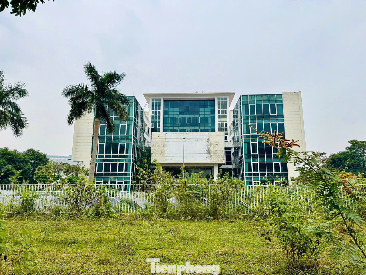 Năm 2017, Trung tâm được giao cho Ban Quản lý dự án đầu tư xây dựng dân dụng Thành phố Hà Nội tiếp nhận. UBND Thành phố Hà Nội có quyết định hợp nhất trung tâm này với Trung tâm Công nghệ sinh học và Công nghệ thực phẩm, Trung tâm Ứng dụng tiến bộ KH-CN, lấy tên là Trung tâm Ứng dụng tiến bộ khoa học và công nghệ. Năm 2017, Trung tâm được giao cho Ban Quản lý dự án đầu tư xây dựng dân dụng Thành phố Hà Nội tiếp nhận. UBND Thành phố Hà Nội có quyết định hợp nhất trung tâm này với Trung tâm Công nghệ sinh học và Công nghệ thực phẩm, Trung tâm Ứng dụng tiến bộ KH-CN, lấy tên là Trung tâm Ứng dụng tiến bộ khoa học và công nghệ.