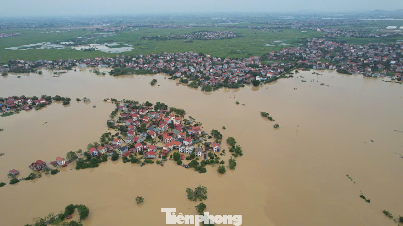 Ảnh hưởng của mưa lũ kéo dài, mực nước sông Cầu và sông Cà Lồ đoạn qua huyện Sóc Sơn (Hà Nội) dâng cao đã biến nhiều khu dân cư ven sông, ngoài bờ bị cô lập. Theo thống kê của UBND huyện Sóc Sơn, có hơn 3 nghìn hộ và hơn 15 nghìn nhân khẩu bị ảnh hưởng của tình trạng ngập lụt do mực nước sông Cầu, sông Cà Lồ lên cao.