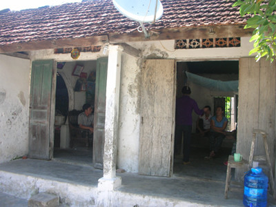 Căn nhà nghèo nàn của anh Nguyễn Xuân Sơn. Căn nhà nghèo nàn của anh Nguyễn Xuân Sơn