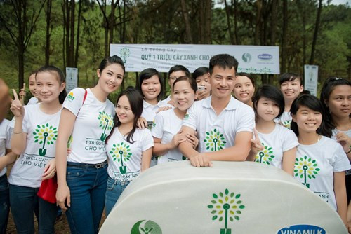 Bản tin Hoa hậu: Fan nam tỏ tình khiến Kỳ Duyên đỏ mặt ảnh 3